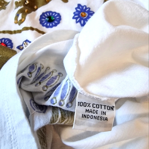 🌟3/$40 Sale!Mix & Match🌟Lisa's Original Inc. Cat T-Shirt with Bling - Picture 6 of 9